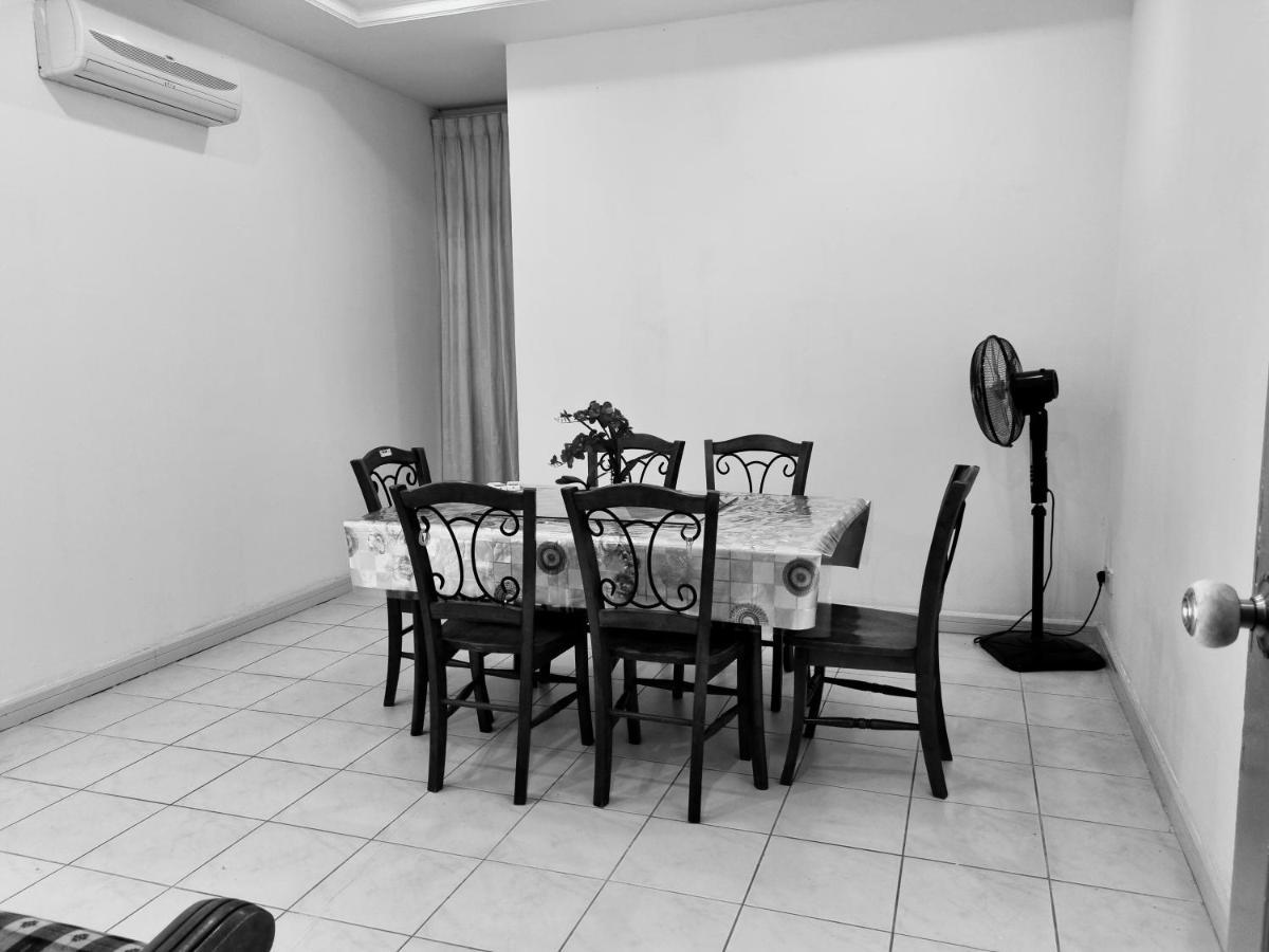 Kenyalang Emerald Riverine Homestay Kuching Luaran gambar